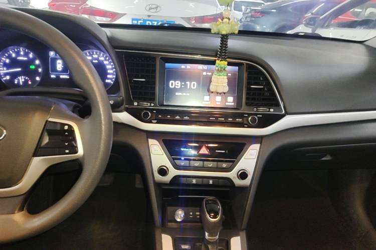 Used Hyundai Elantra (6th Generation / Lingdong) 2016 1.6L Automatic ZhiXuan – Elite Version Audio And AC Panel