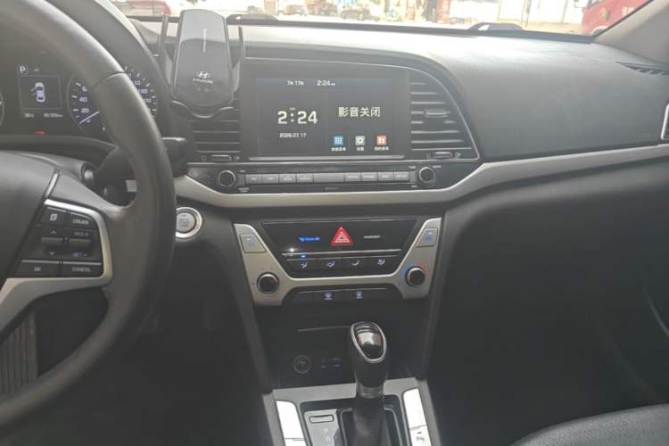 Used Hyundai Elantra (6th Generation / Lingdong) 2016 1.6L Automatic ZhiXuan · Luxury Version Audio And AC Panel