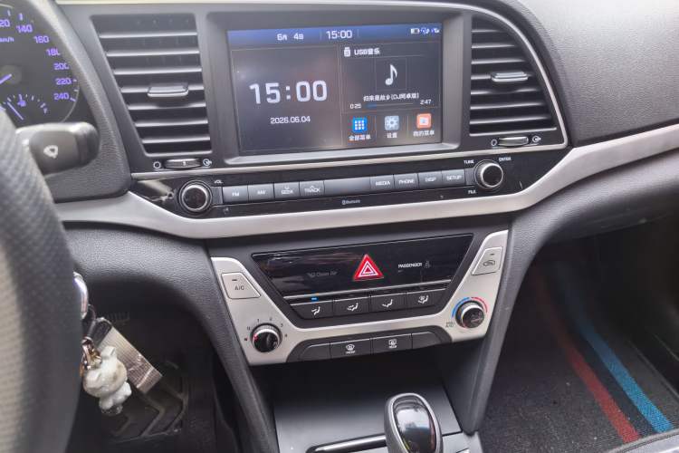 Used Hyundai Elantra (6th Generation / Lingdong) 2016 1.6L Automatic ZhiXuan – Elite Version Audio And AC Panel