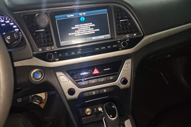 Used Hyundai Elantra (6th Generation / Lingdong) 2016 1.6L Automatic ZhiXuan – Elite Version Audio And AC Panel