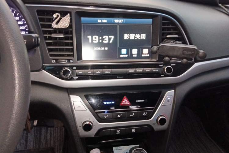 Used Hyundai Elantra (6th Generation / Lingdong) 2016 1.6L Automatic ZhiXuan – Elite Version Audio And AC Panel