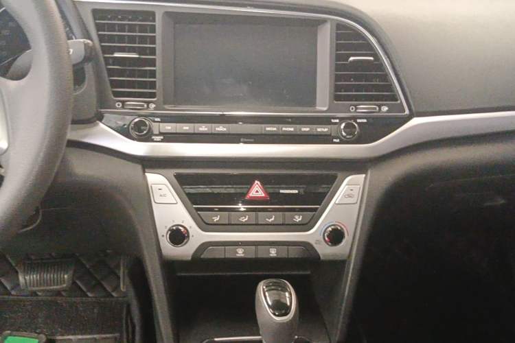 Used Hyundai Elantra (6th Generation / Lingdong) 2016 1.6L Automatic ZhiXuan – Elite Version Audio And AC Panel