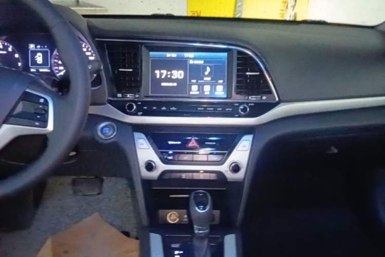 Used Hyundai Elantra (6th Generation / Lingdong) 2016 1.6L Automatic ZhiXuan – Elite Version Audio And AC Panel