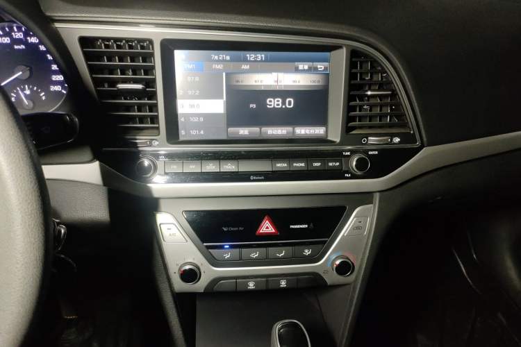 Used Hyundai Elantra (6th Generation / Lingdong) 2016 1.6L Automatic ZhiXuan – Elite Version Audio And AC Panel