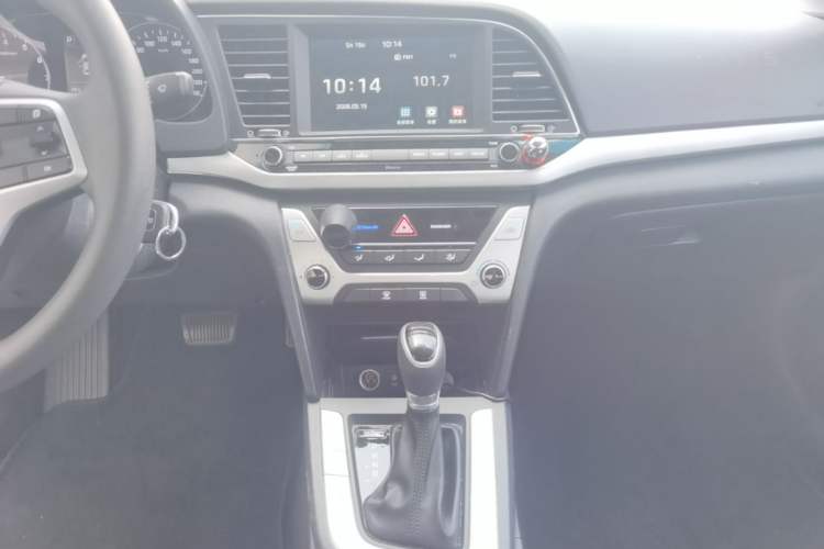 Used Hyundai Elantra (6th Generation / Lingdong) 2016 1.6L Automatic ZhiXuan – Elite Version Audio And AC Panel