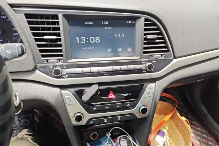 Used Hyundai Elantra (6th Generation / Lingdong) 2016 1.6L Automatic ZhiXuan – Elite Version Audio And AC Panel