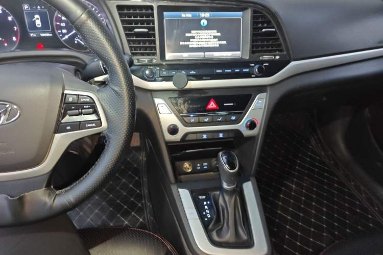 Used Hyundai Elantra (6th Generation / Lingdong) 2016 1.6L Automatic ZhiXuan – Elite Version Audio And AC Panel