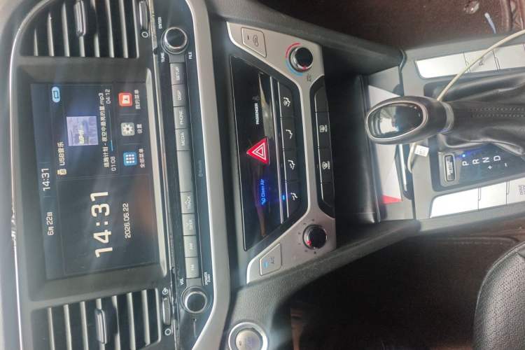 Used Hyundai Elantra (6th Generation / Lingdong) 2016 1.6L Automatic ZhiXuan · Luxury Version Audio And AC Panel
