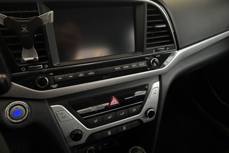 Used Hyundai Elantra (6th Generation / Lingdong) 2016 1.6L Automatic ZhiXuan – Elite Version Audio And AC Panel