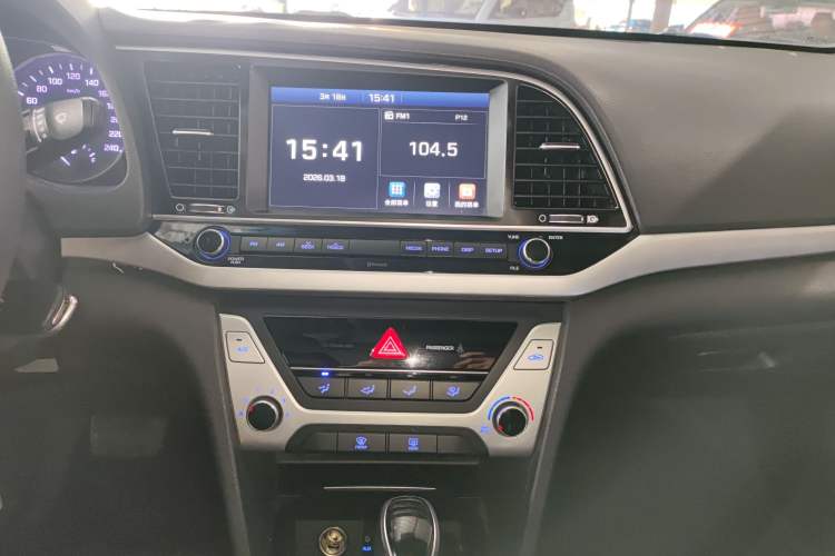Used Hyundai Elantra (6th Generation / Lingdong) 2016 1.6L Automatic ZhiXuan – Elite Version Audio And AC Panel