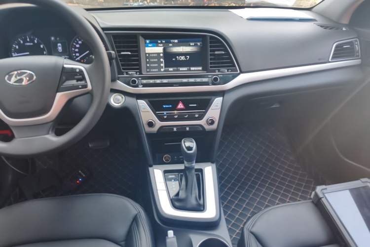 Used Hyundai Elantra (6th Generation / Lingdong) 2016 1.6L Automatic ZhiXuan – Elite Version Audio And AC Panel