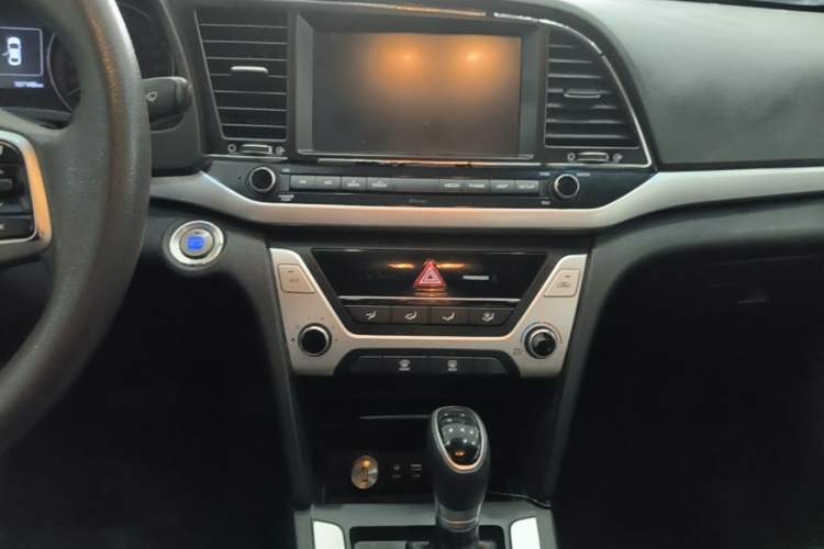 Used Hyundai Elantra (6th Generation / Lingdong) 2016 1.6L Automatic ZhiXuan – Elite Version Audio And AC Panel