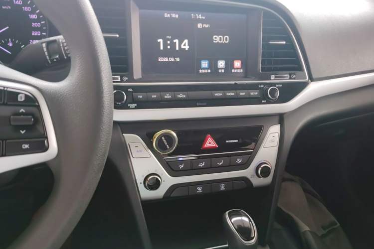 Used Hyundai Elantra (6th Generation / Lingdong) 2016 1.6L Automatic ZhiXuan – Elite Version Audio And AC Panel