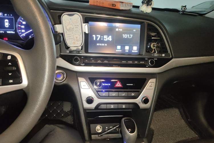Used Hyundai Elantra (6th Generation / Lingdong) 2016 1.6L Automatic ZhiXuan – Elite Version Audio And AC Panel