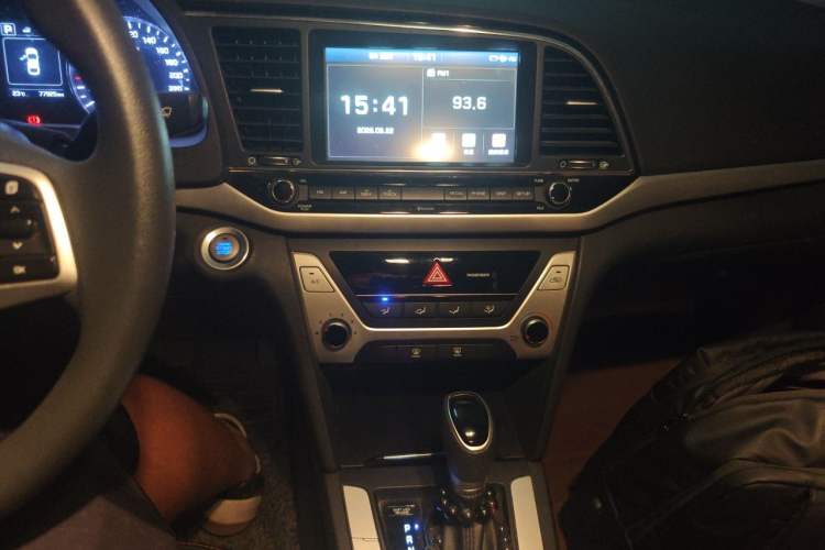 Used Hyundai Elantra (6th Generation / Lingdong) 2016 1.6L Automatic ZhiXuan · Luxury Version Audio And AC Panel