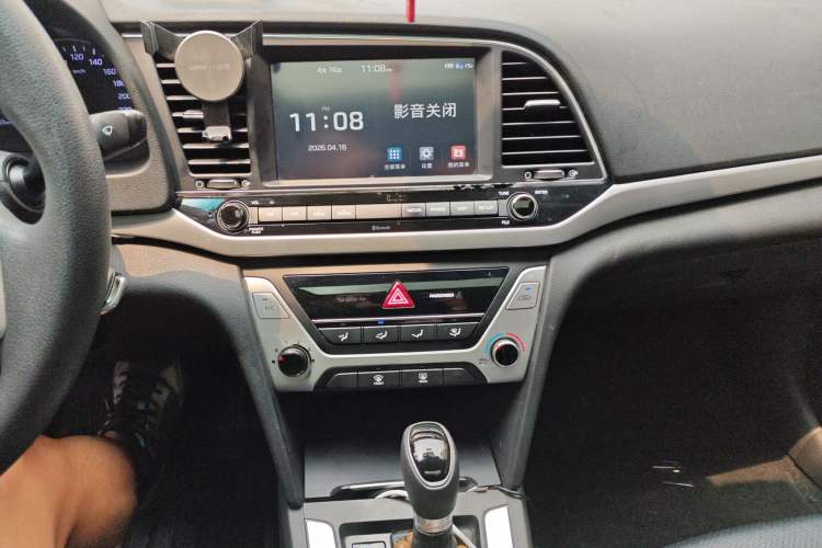 Used Hyundai Elantra (6th Generation / Lingdong) 2016 1.6L Automatic ZhiXuan – Elite Version Audio And AC Panel