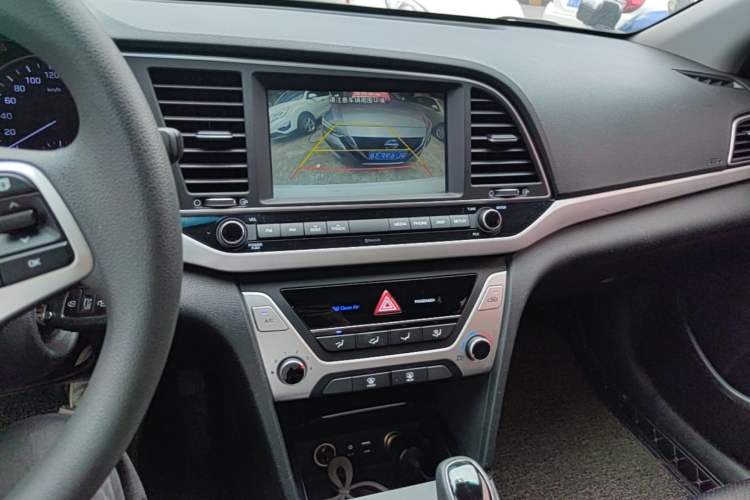 Used Hyundai Elantra (6th Generation / Lingdong) 2016 1.6L Automatic ZhiXuan – Elite Version Audio And AC Panel