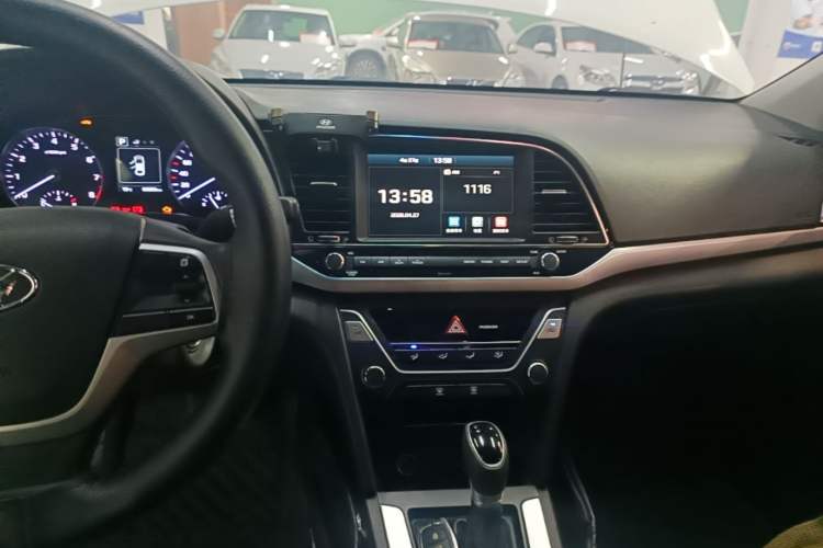 Used Hyundai Elantra (6th Generation / Lingdong) 2016 1.6L Automatic ZhiXuan – Elite Version Audio And AC Panel