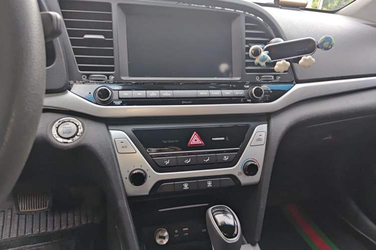 Used Hyundai Elantra (6th Generation / Lingdong) 2016 1.6L Automatic ZhiXuan – Elite Version Audio And AC Panel