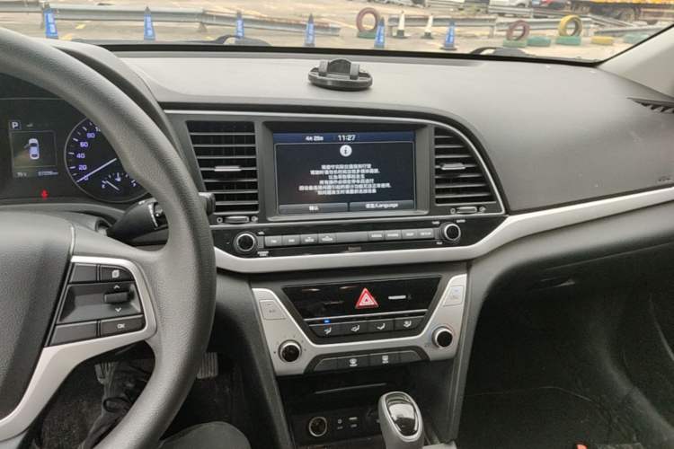 Used Hyundai Elantra (6th Generation / Lingdong) 2016 1.6L Automatic ZhiXuan – Elite Version Audio And AC Panel