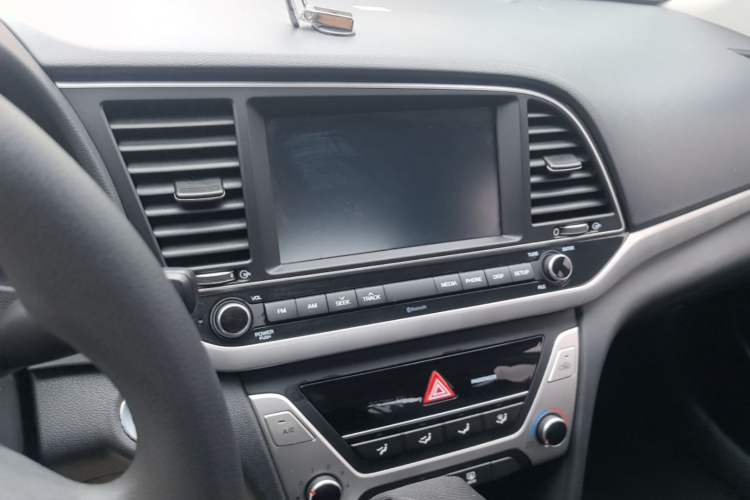 Used Hyundai Elantra (6th Generation / Lingdong) 2016 1.6L Automatic ZhiXuan – Elite Version Audio And AC Panel