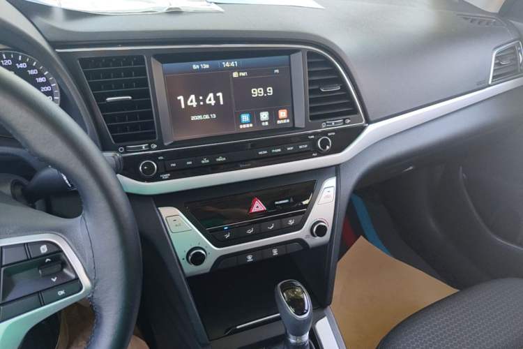 Used Hyundai Elantra (6th Generation / Lingdong) 2016 1.6L Automatic ZhiXuan – Elite Version Audio And AC Panel