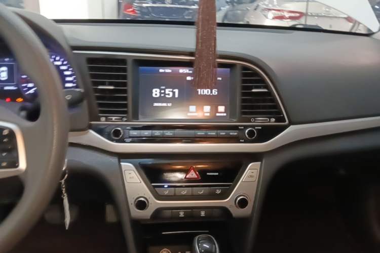 Used Hyundai Elantra (6th Generation / Lingdong) 2016 1.6L Automatic ZhiXuan – Elite Version Audio And AC Panel