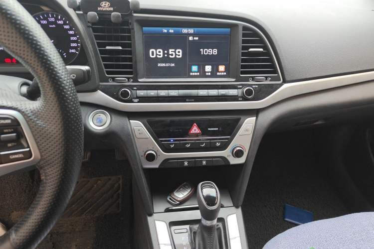 Used Hyundai Elantra (6th Generation / Lingdong) 2016 1.6L Automatic ZhiXuan – Elite Version Audio And AC Panel