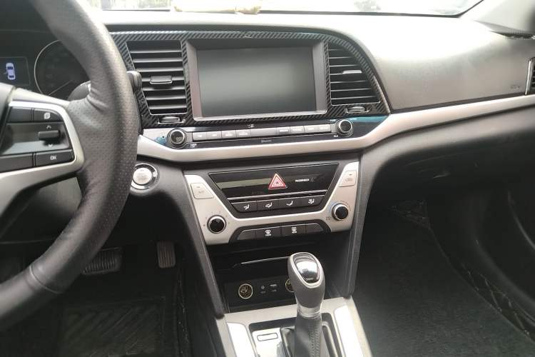 Used Hyundai Elantra (6th Generation / Lingdong) 2016 1.6L Automatic ZhiXuan – Elite Version Audio And AC Panel