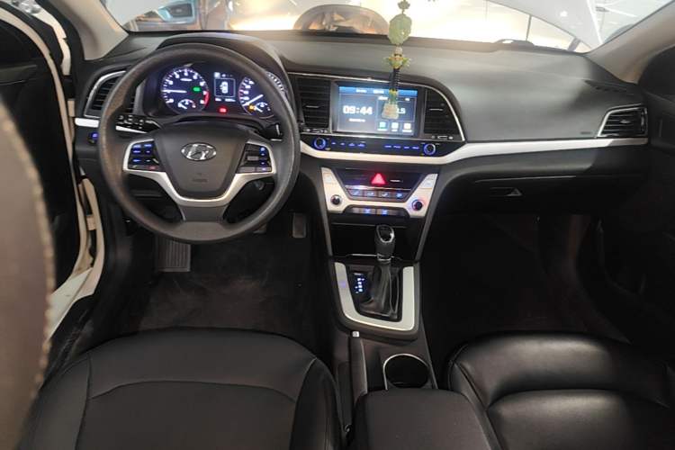 Used Hyundai Elantra (6th Generation / Lingdong) 2016 1.6L Automatic ZhiXuan – Elite Version Audio And AC Panel