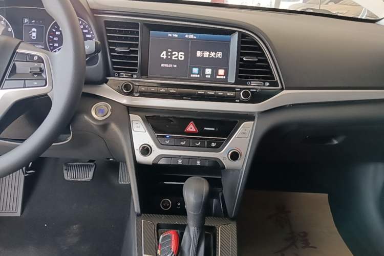 Used Hyundai Elantra (6th Generation / Lingdong) 2016 1.6L Automatic ZhiXuan – Elite Version Audio And AC Panel