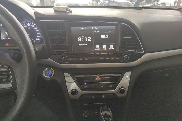 Used Hyundai Elantra (6th Generation / Lingdong) 2016 1.6L Automatic ZhiXuan – Elite Version Audio And AC Panel