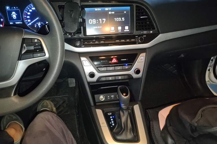 Used Hyundai Elantra (6th Generation / Lingdong) 2016 1.6L Automatic ZhiXuan – Elite Version Audio And AC Panel