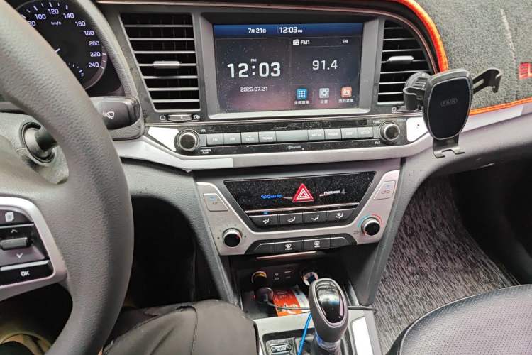 Used Hyundai Elantra (6th Generation / Lingdong) 2016 1.6L Automatic ZhiXuan – Elite Version Audio And AC Panel