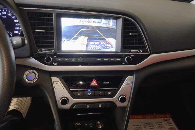 Used Hyundai Elantra (6th Generation / Lingdong) 2016 1.6L Automatic ZhiXuan – Elite Version Audio And AC Panel