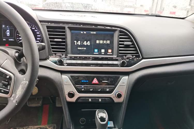 Used Hyundai Elantra (6th Generation / Lingdong) 2016 1.6L Automatic ZhiXuan – Elite Version Audio And AC Panel