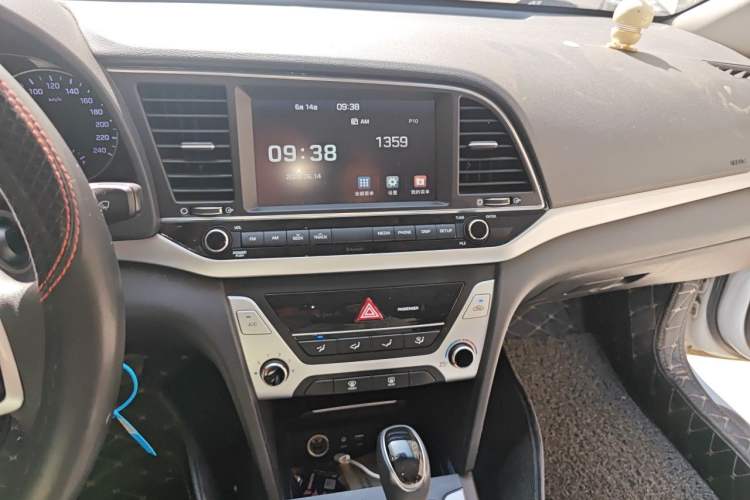 Used Hyundai Elantra (6th Generation / Lingdong) 2016 1.6L Automatic ZhiXuan – Elite Version Audio And AC Panel