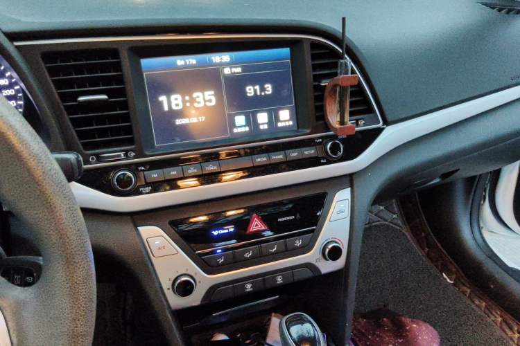 Used Hyundai Elantra (6th Generation / Lingdong) 2016 1.6L Automatic ZhiXuan – Elite Version Audio And AC Panel