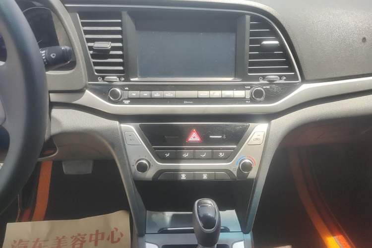 Used Hyundai Elantra (6th Generation / Lingdong) 2016 1.6L Automatic ZhiXuan – Elite Version Audio And AC Panel
