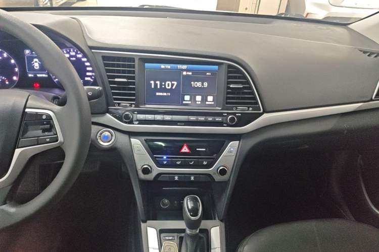 Used Hyundai Elantra (6th Generation / Lingdong) 2016 1.6L Automatic ZhiXuan – Elite Version Audio And AC Panel