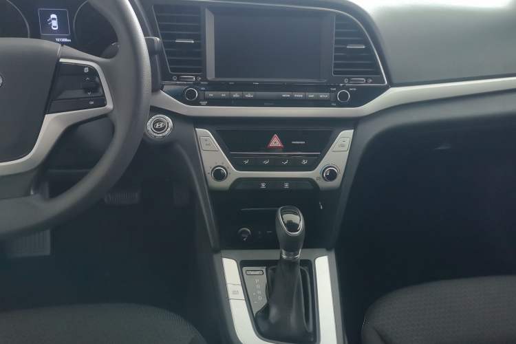 Used Hyundai Elantra (6th Generation / Lingdong) 2016 1.6L Automatic ZhiXuan – Elite Version Audio And AC Panel