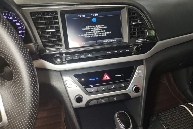 Used Hyundai Elantra (6th Generation / Lingdong) 2016 1.6L Automatic ZhiXuan – Elite Version Audio And AC Panel