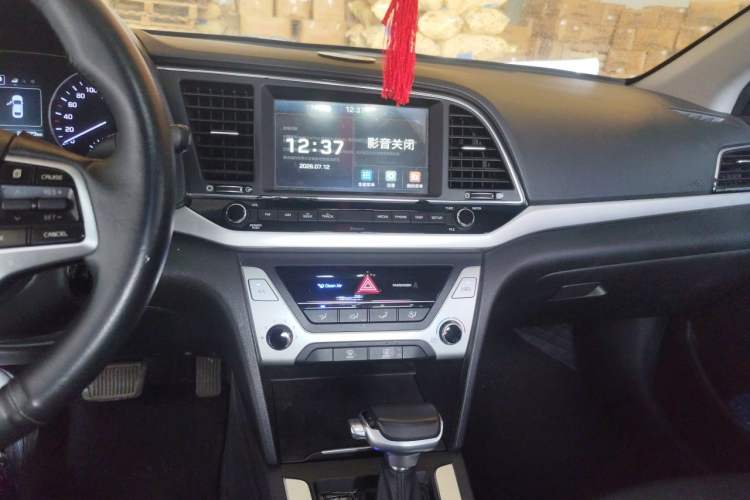 Used Hyundai Elantra (6th Generation / Lingdong) 2016 1.6L Automatic ZhiXuan – Elite Version Audio And AC Panel