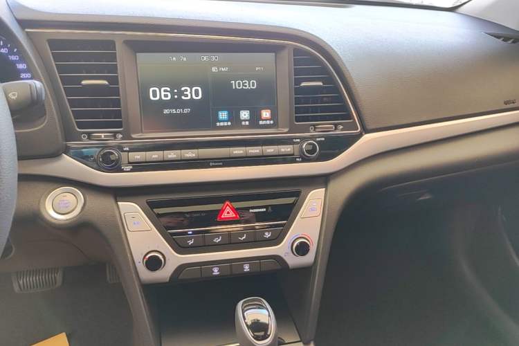 Used Hyundai Elantra (6th Generation / Lingdong) 2016 1.6L Automatic ZhiXuan – Elite Version Audio And AC Panel