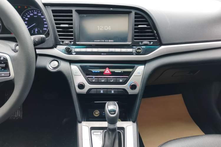 Used Hyundai Elantra (6th Generation / Lingdong) 2016 1.6L Automatic ZhiXuan – Elite Version Audio And AC Panel