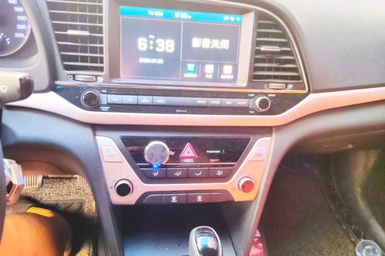 Used Hyundai Elantra (6th Generation / Lingdong) 2016 1.6L Automatic ZhiXuan – Elite Version Audio And AC Panel