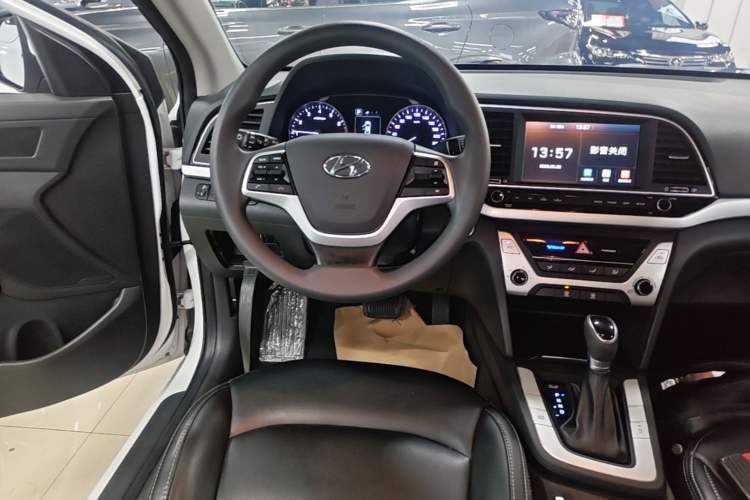 Used Hyundai Elantra (6th Generation / Lingdong) 2016 1.6L Automatic ZhiXuan – Elite Version Audio And AC Panel