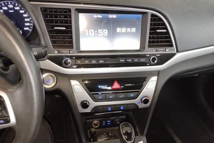 Used Hyundai Elantra (6th Generation / Lingdong) 2016 1.6L Automatic ZhiXuan · Luxury Version Audio And AC Panel