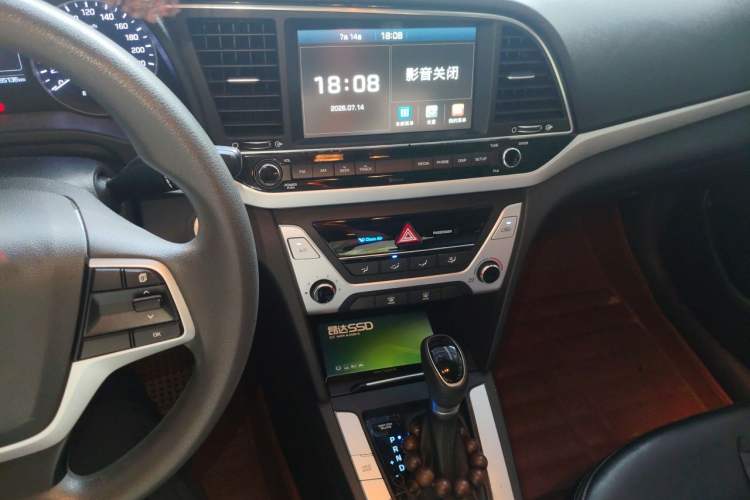 Used Hyundai Elantra (6th Generation / Lingdong) 2016 1.6L Automatic ZhiXuan – Elite Version Audio And AC Panel