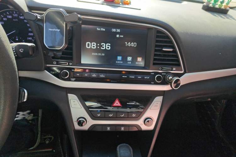 Used Hyundai Elantra (6th Generation / Lingdong) 2016 1.6L Automatic ZhiXuan – Elite Version Audio And AC Panel